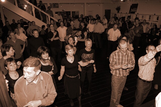 min 2006 12 16 beaune boogie 359 sepia